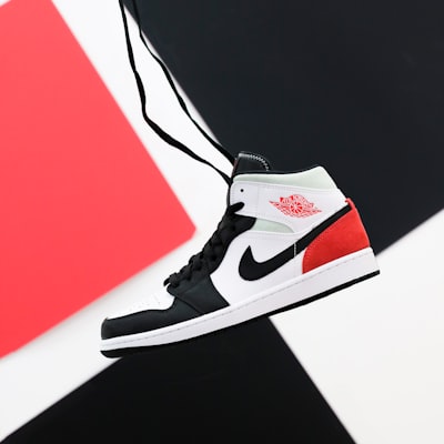 Sepatu & Sneakers